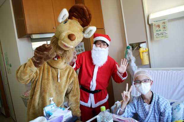 サンタさん、トナカイさんとはいチーズ