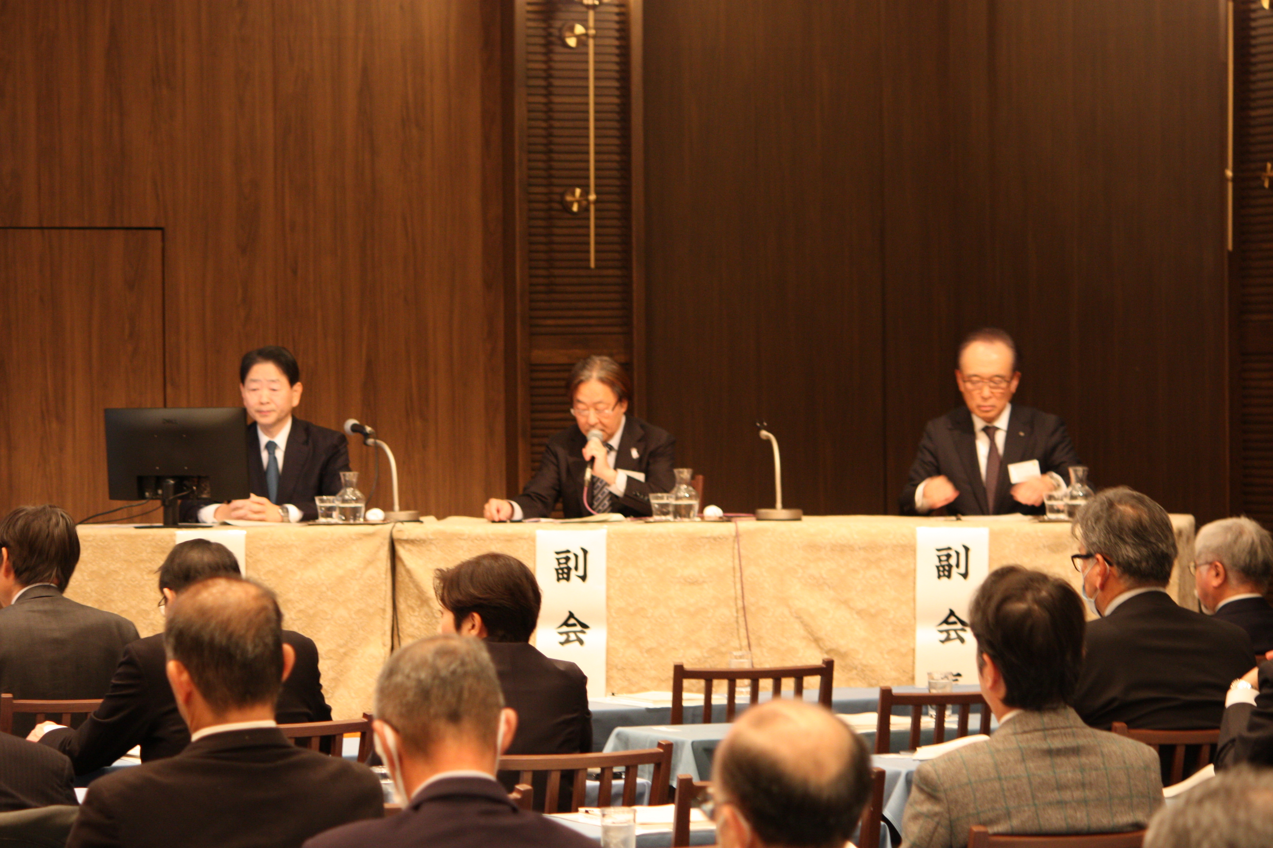 左から平井病院長とLi Lang党委員会書記長